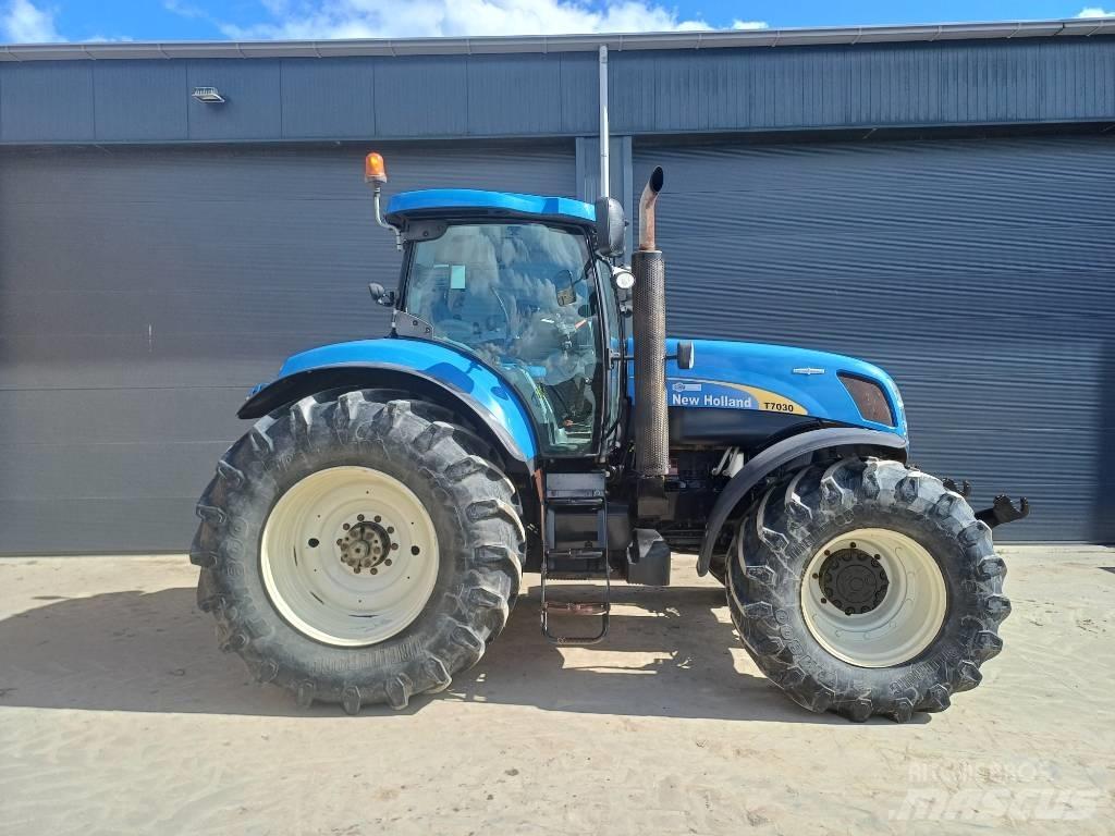 New Holland T7030AC Tractoare