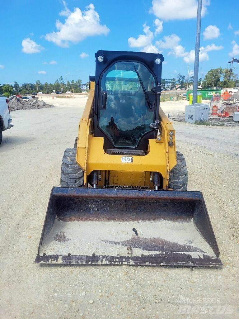 CAT 242 D Mini incarcator