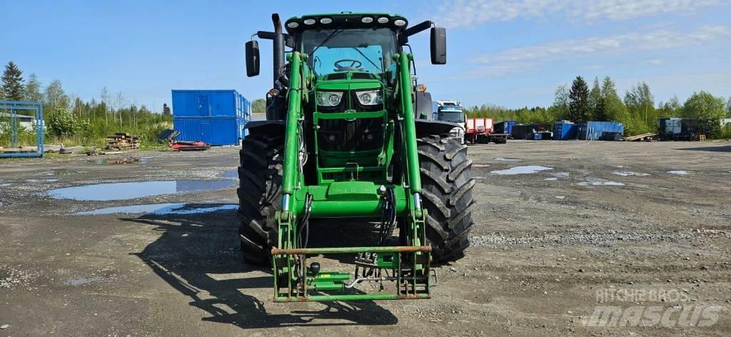 John Deere 6215R Tractoare