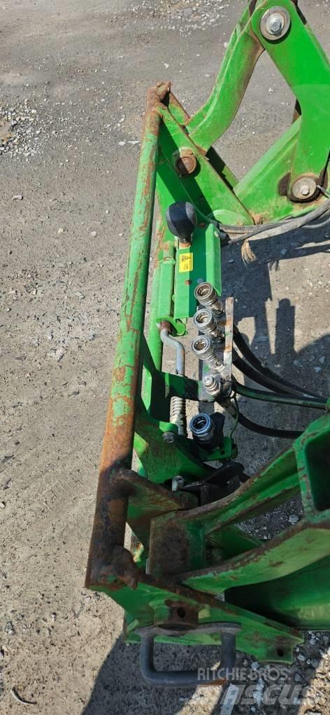 John Deere 6215R Tractoare