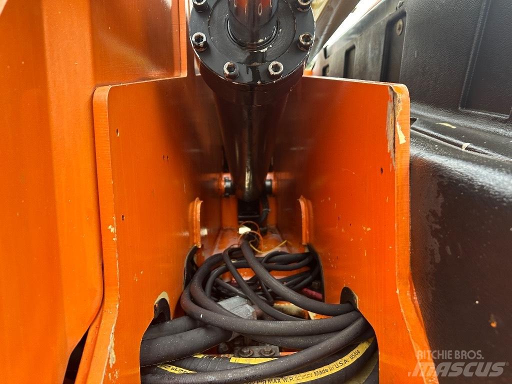 JLG 660 SJ Nacele cu brat telescopic