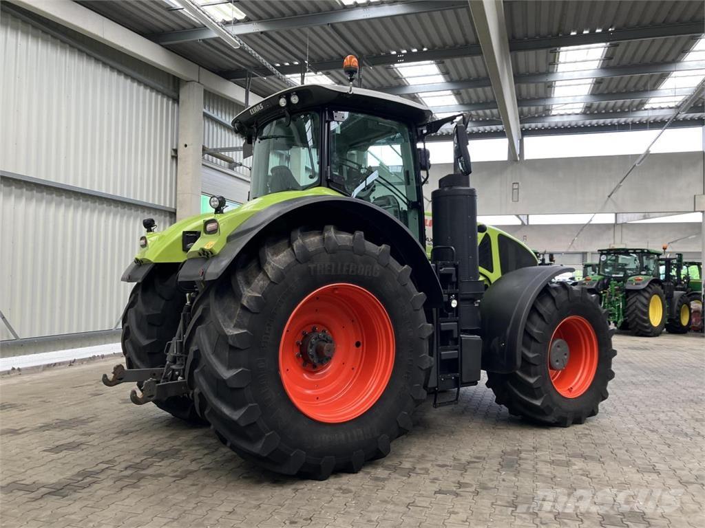 CLAAS Axion 930 Tractoare