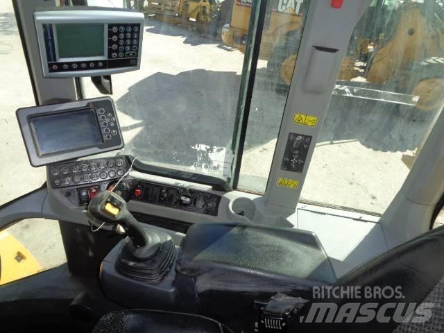 CAT 938M Incarcator pe pneuri
