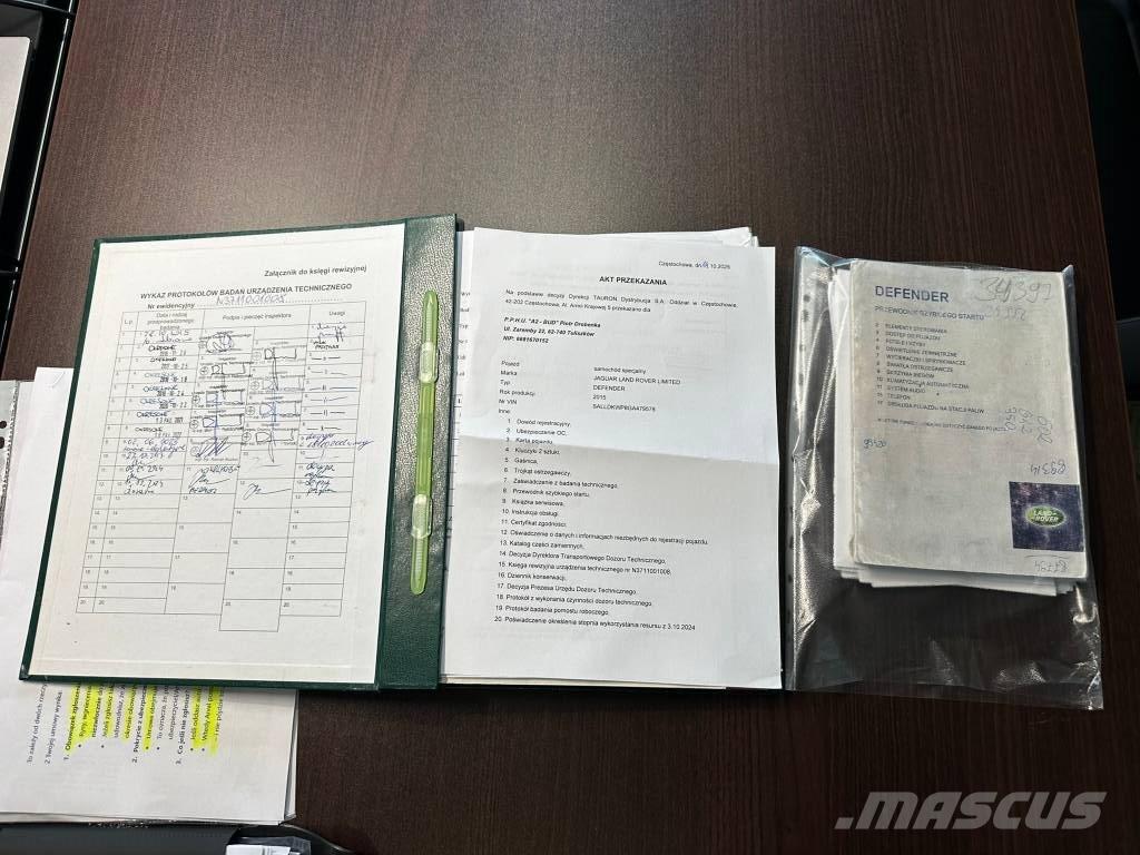 Land Rover Defender Macara teren accidentat