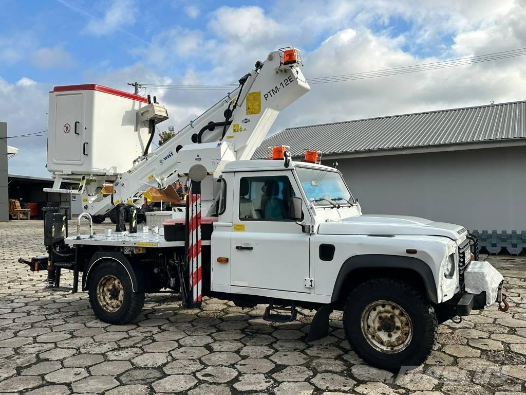 Land Rover Defender Macara teren accidentat