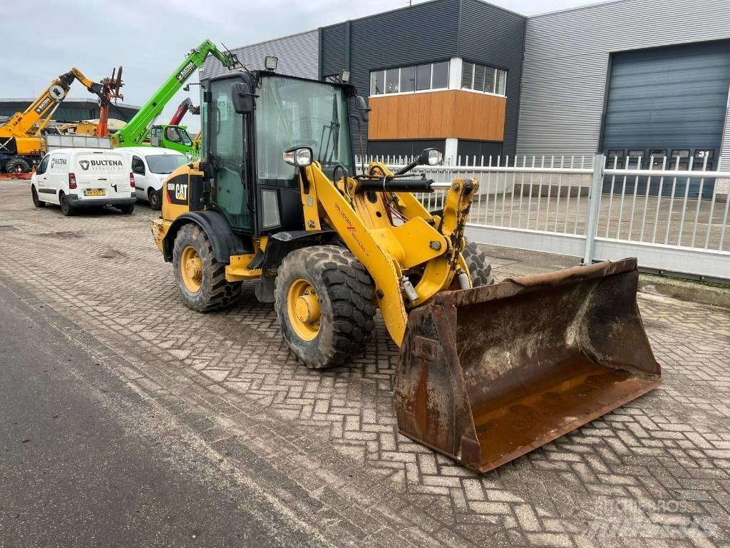 CAT 906 M Incarcator pe pneuri