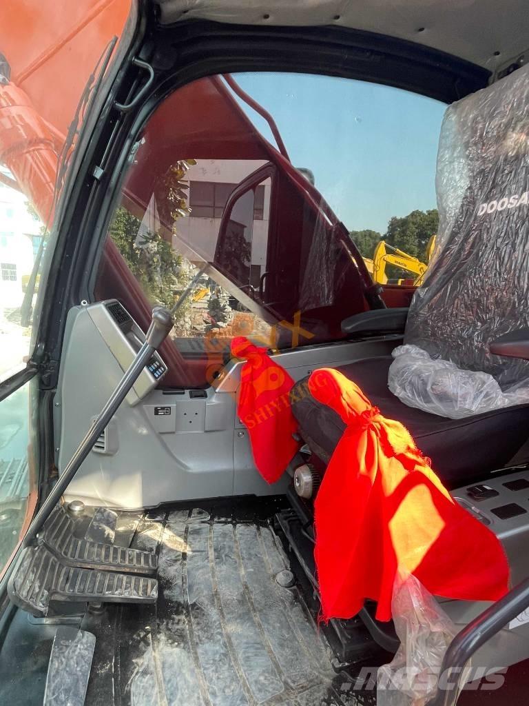 Doosan DX 225 LCA Excavatoare pe șenile
