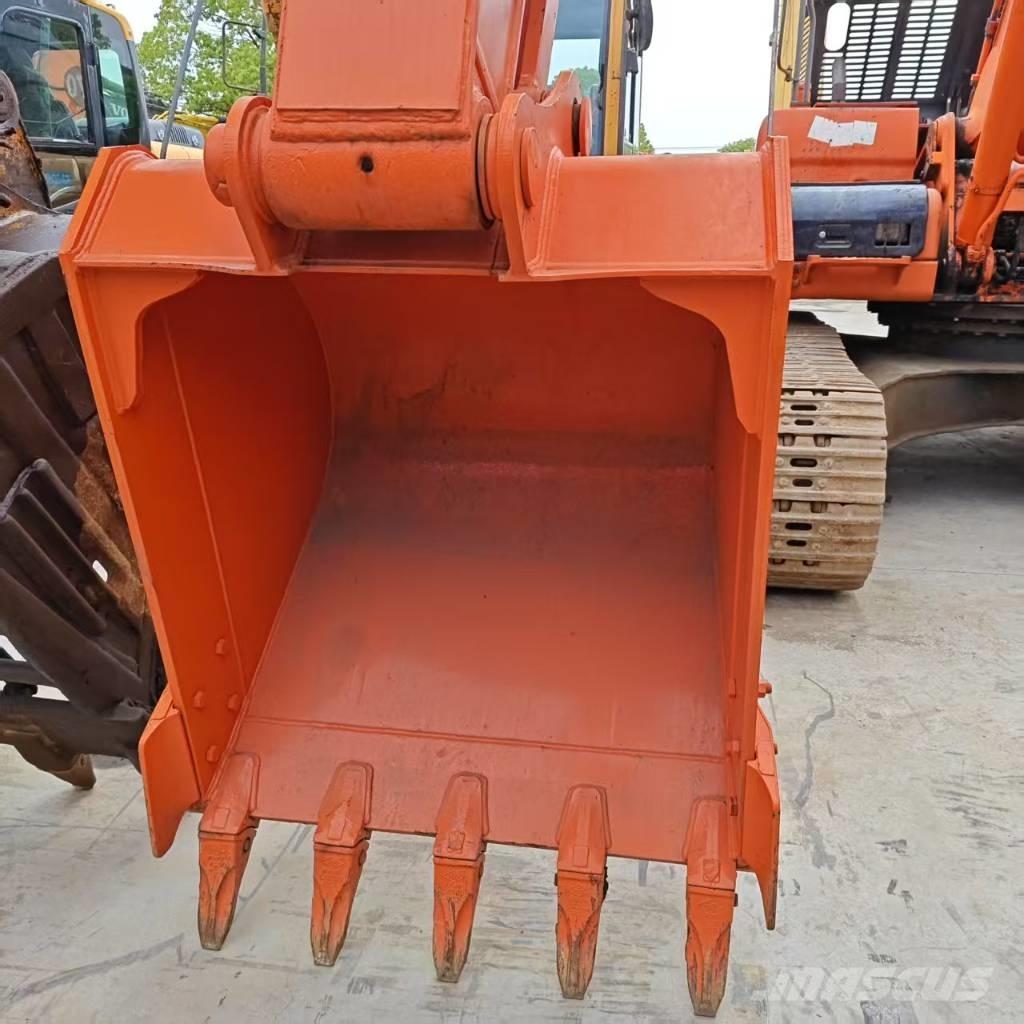 Hitachi ZX 210 Excavatoare pe șenile
