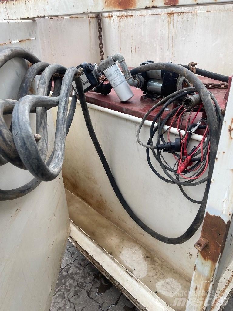  Roug 2000 L Tank Utilaje construcții - Altele