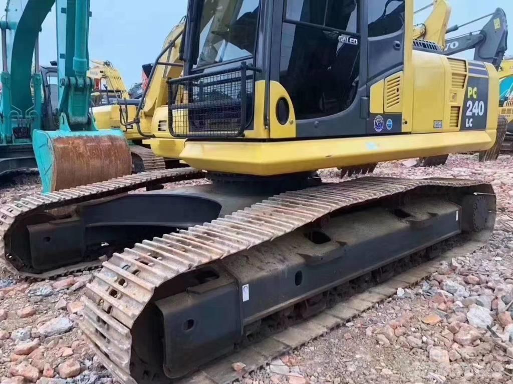 Komatsu PC 240 Excavatoare pe șenile
