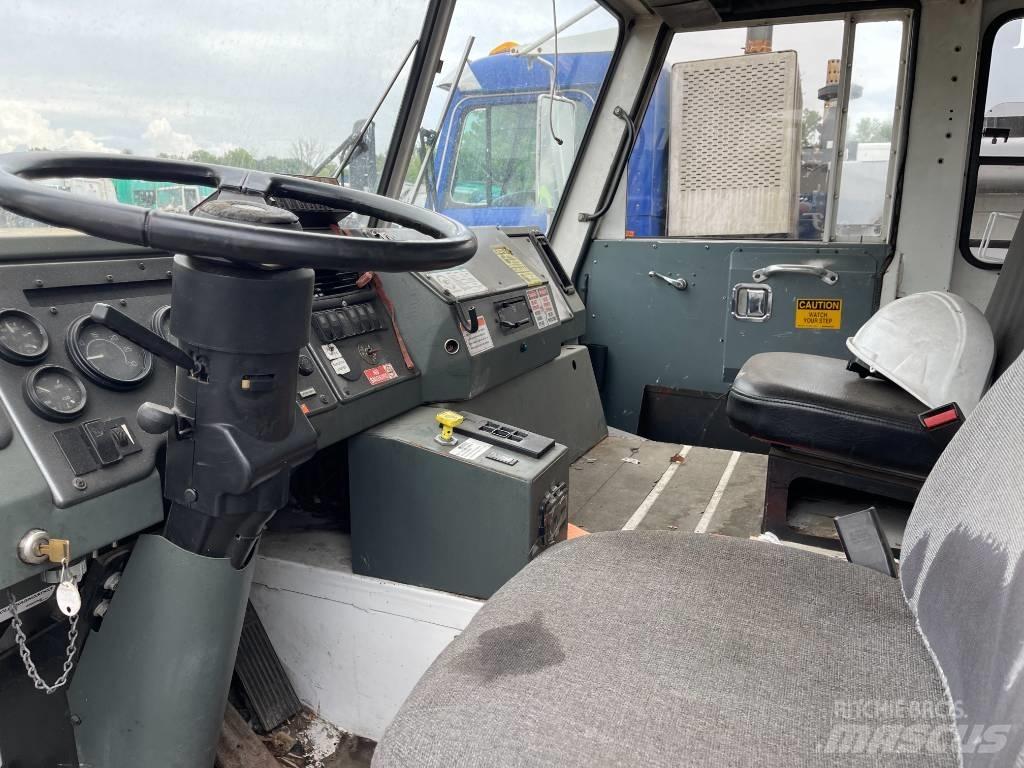 CCC LOW ENTRY Camion de deseuri