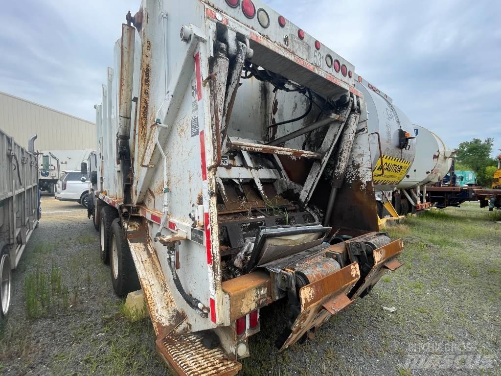 CCC LOW ENTRY Camion de deseuri