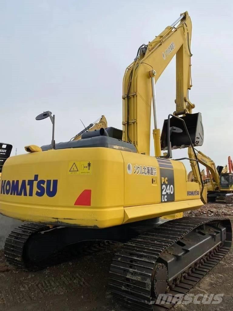 Komatsu 240LC-8 Excavatoare pe șenile
