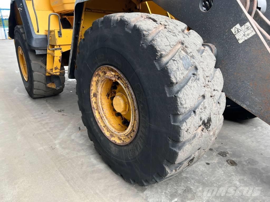 Volvo L180G Incarcator pe pneuri