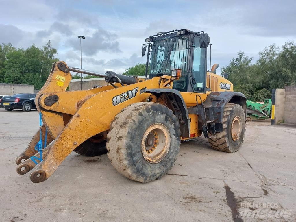 CASE 821 FXR Incarcator pe pneuri
