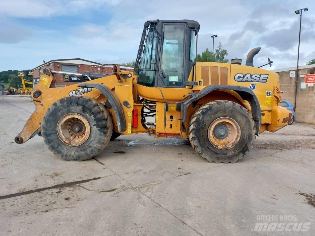 CASE 821 FXR Incarcator pe pneuri