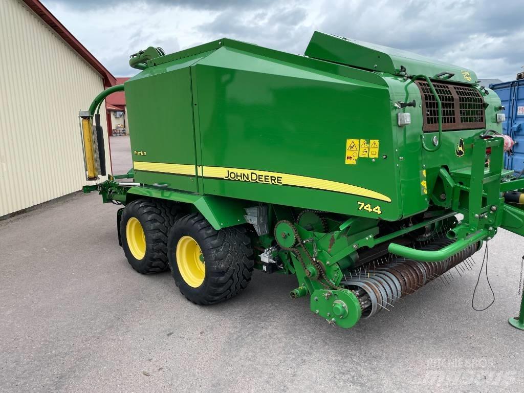 John Deere 744 H Masina de balotat cilindric