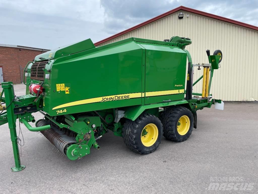 John Deere 744 H Masina de balotat cilindric