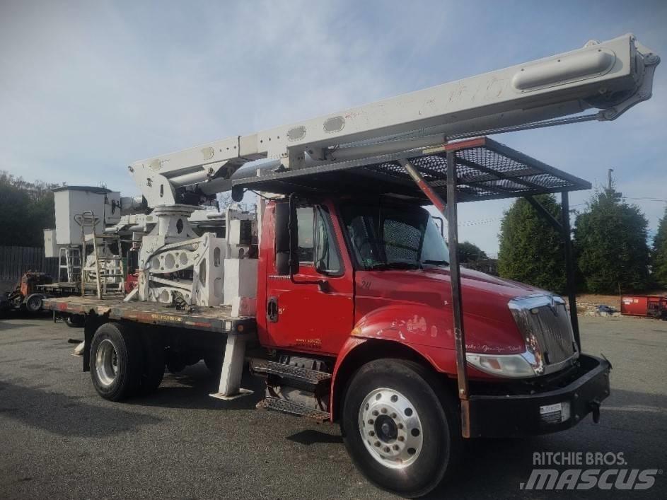 International 4300 Platforme aeriene montate pe camion