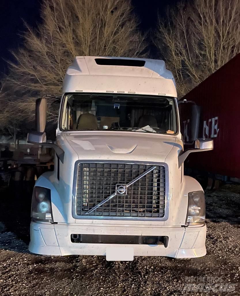 Volvo VNL 42 670 Autotractoare