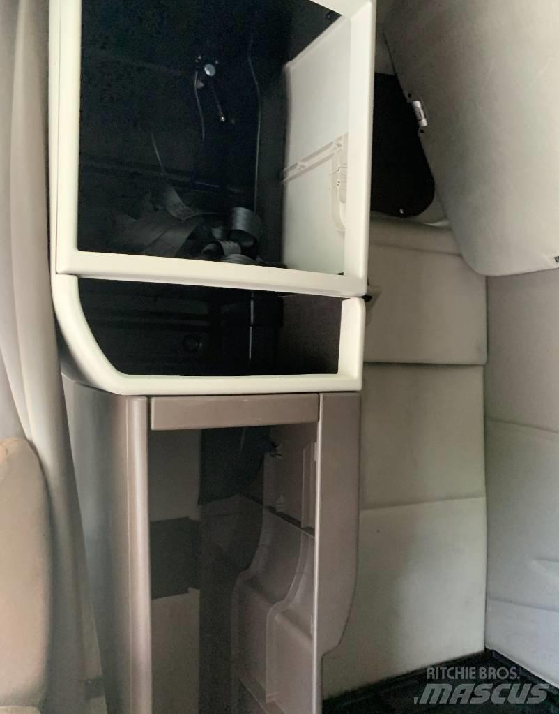 Volvo VNL 42 670 Autotractoare