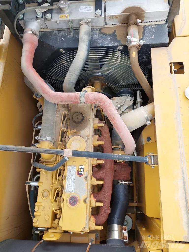 CAT 323D3 Excavatoare pe șenile

