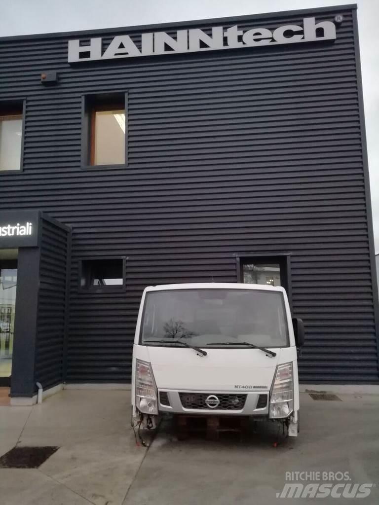 Nissan NT400 Cabine si interior