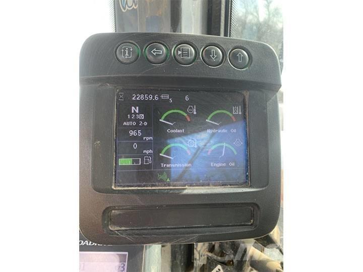 John Deere 824K-II Incarcator pe pneuri