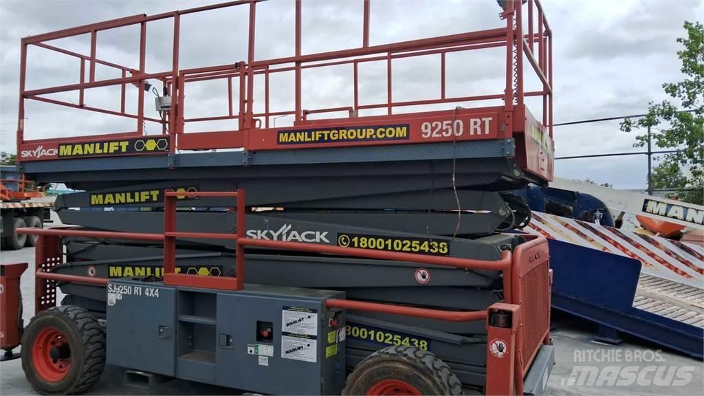SkyJack 9250RT Platforme foarfeca
