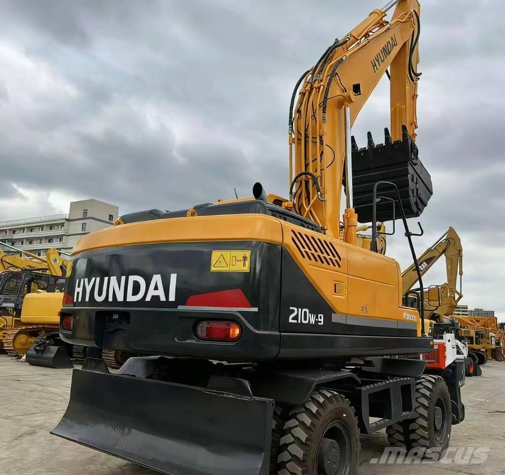 Hyundai 210W -9 Excavatoare cu roti