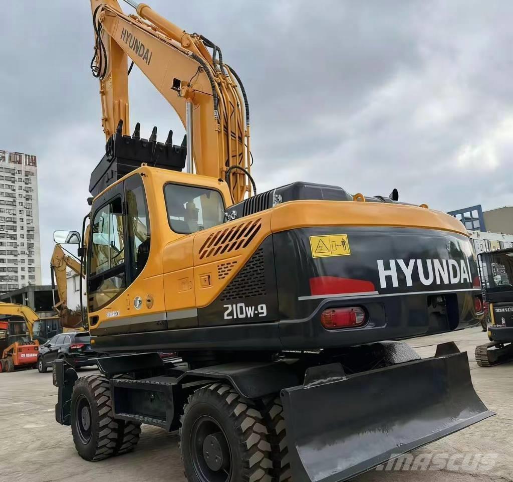 Hyundai 210W -9 Excavatoare cu roti
