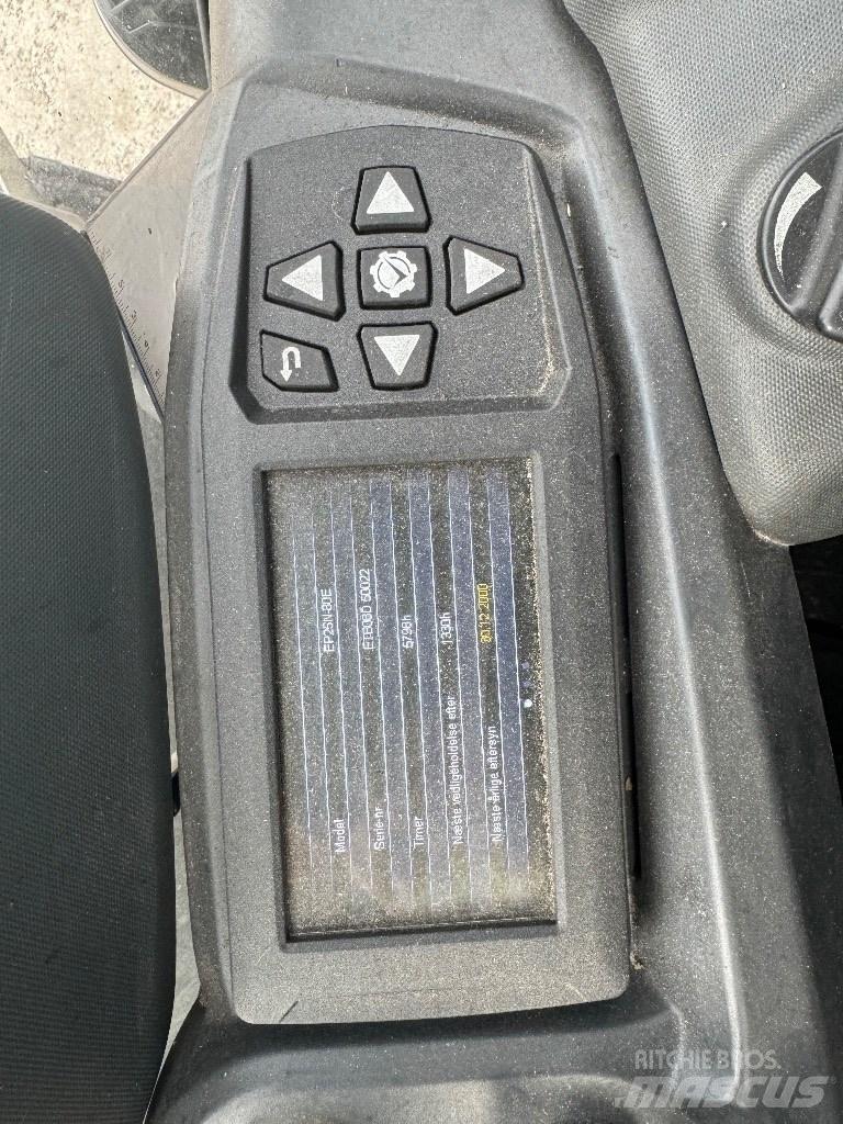 CAT EP25N Stivuitor electric