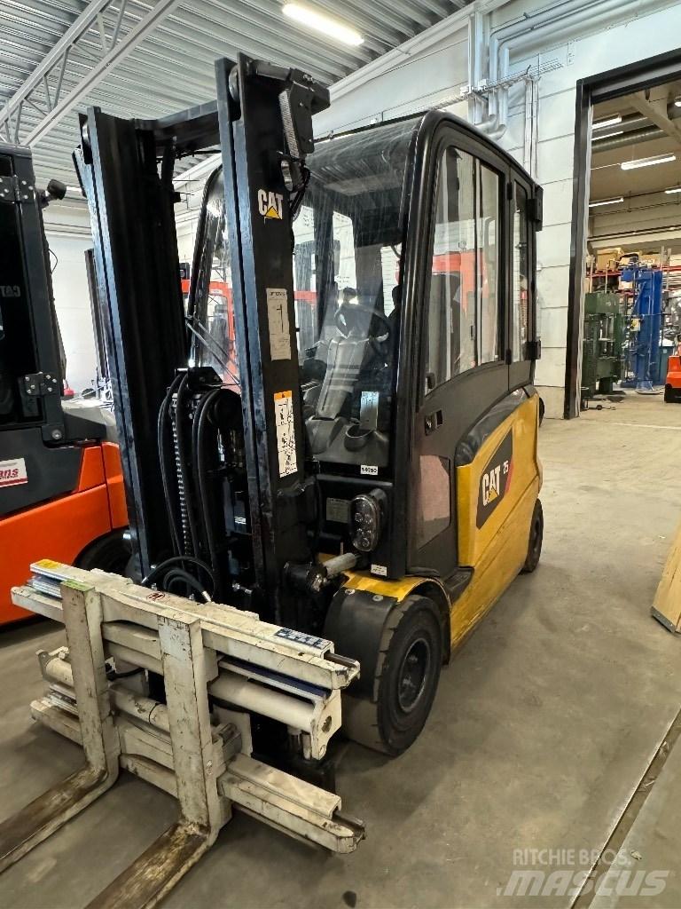 CAT EP25N Stivuitor electric