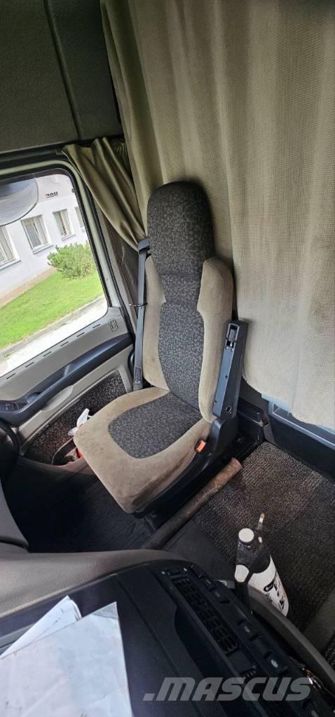 DAF XF 105 Camion cu carlig de ridicare