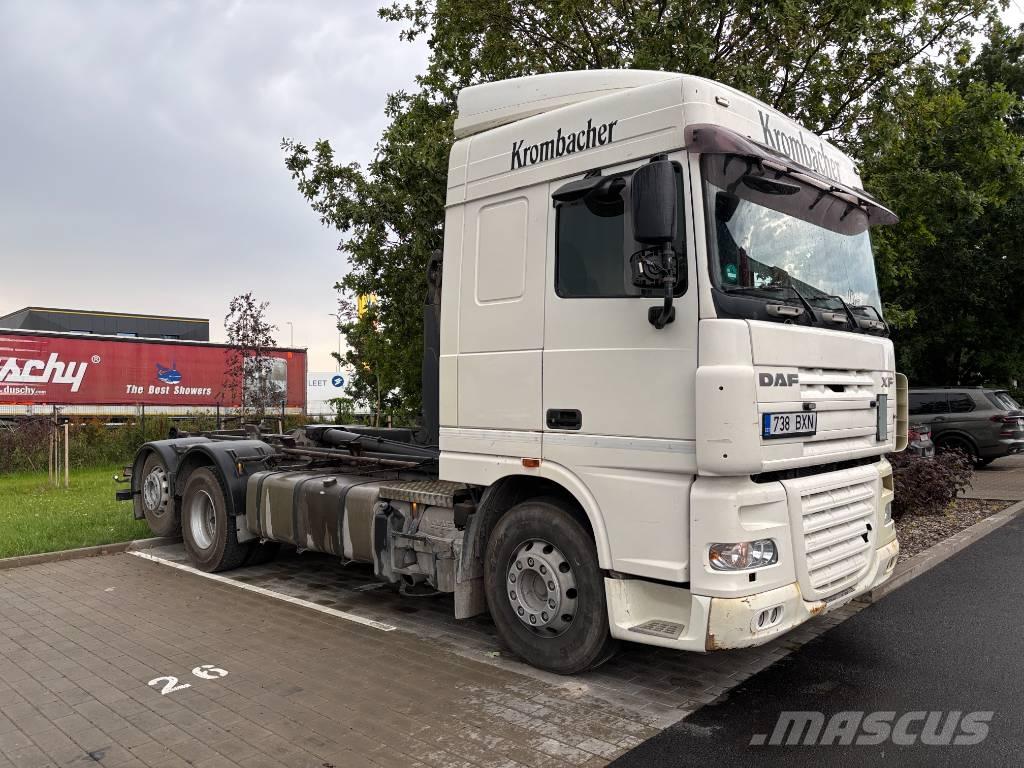 DAF XF 105 Camion cu carlig de ridicare
