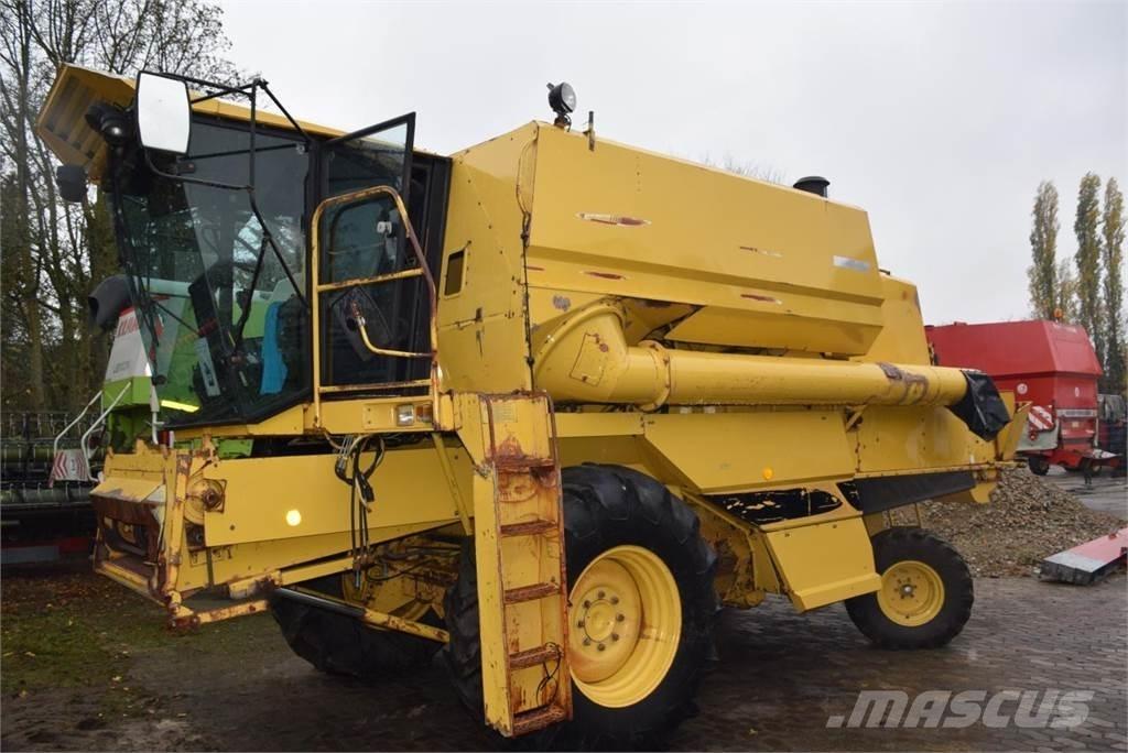 New Holland TF 42 Combine de secerat