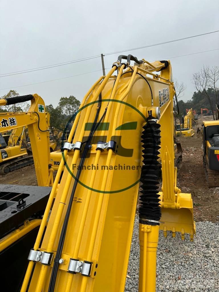 Komatsu PC 200-8 Excavatoare pe șenile
