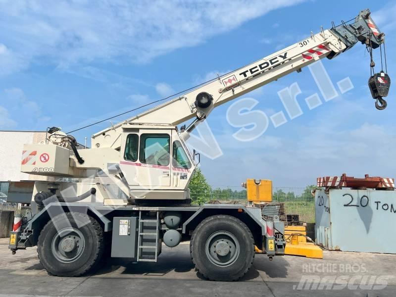 Terex A 300 Macara teren accidentat