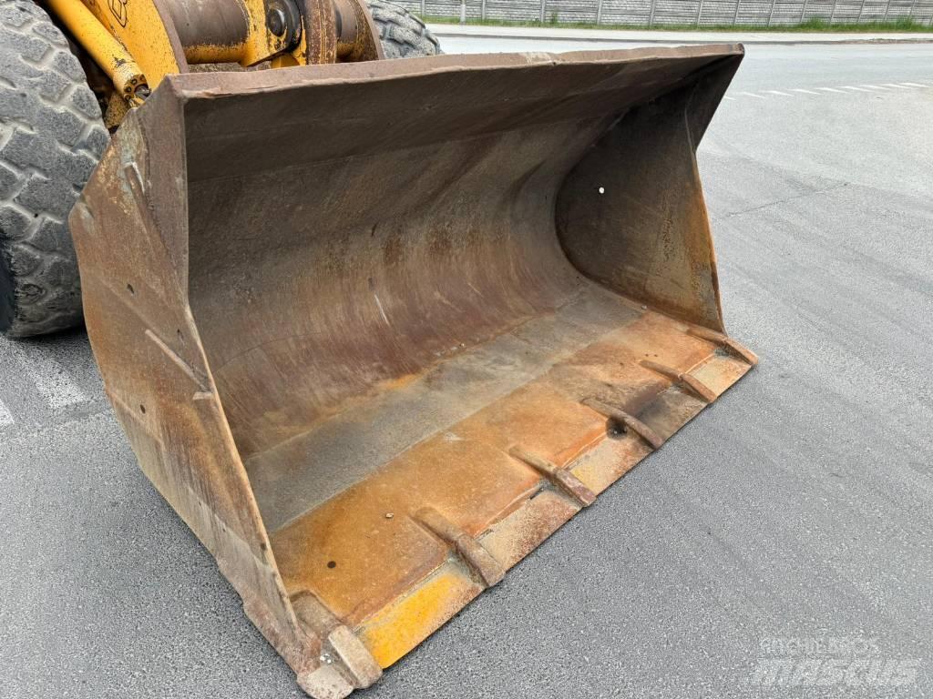 Liebherr L 538 Incarcator pe pneuri