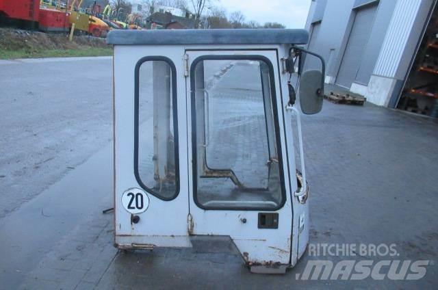Kubota R 520 Cabine si interior