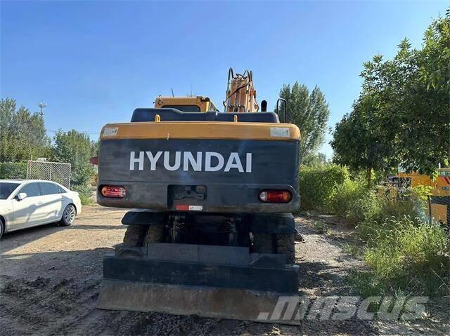 Hyundai 210W Excavatoare cu roti