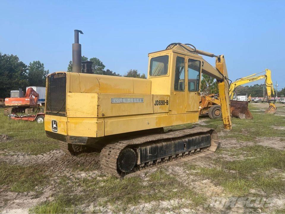 John Deere 690 B Excavatoare pe șenile
