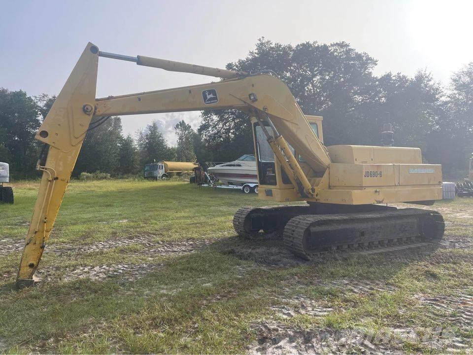 John Deere 690 B Excavatoare pe șenile
