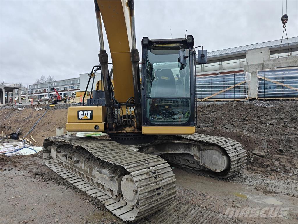 CAT 323 Excavatoare pe șenile
