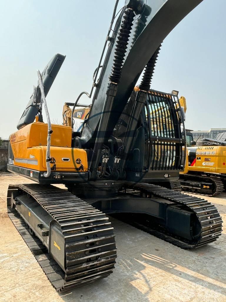 Hyundai 220LC Excavatoare 7t - 12t