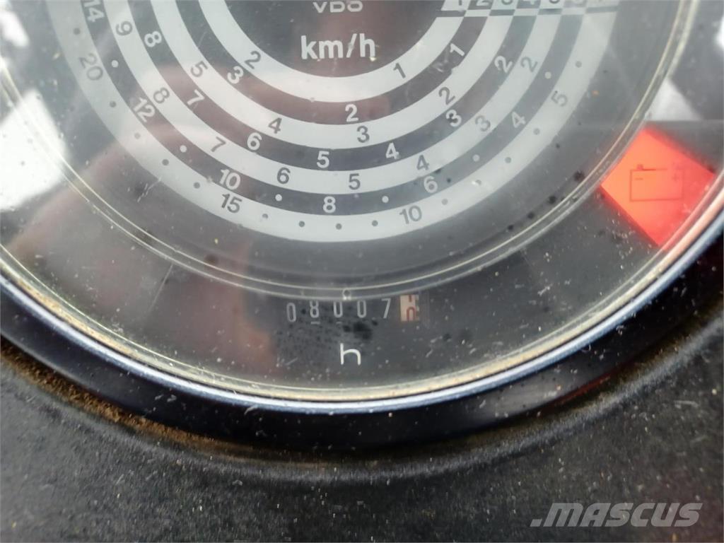 John Deere 1750 Tractoare