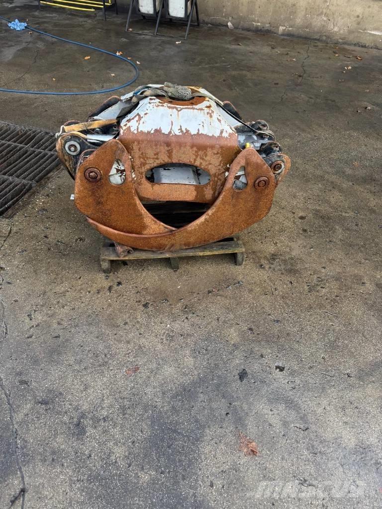 Komatsu G36 Cupe forestiere