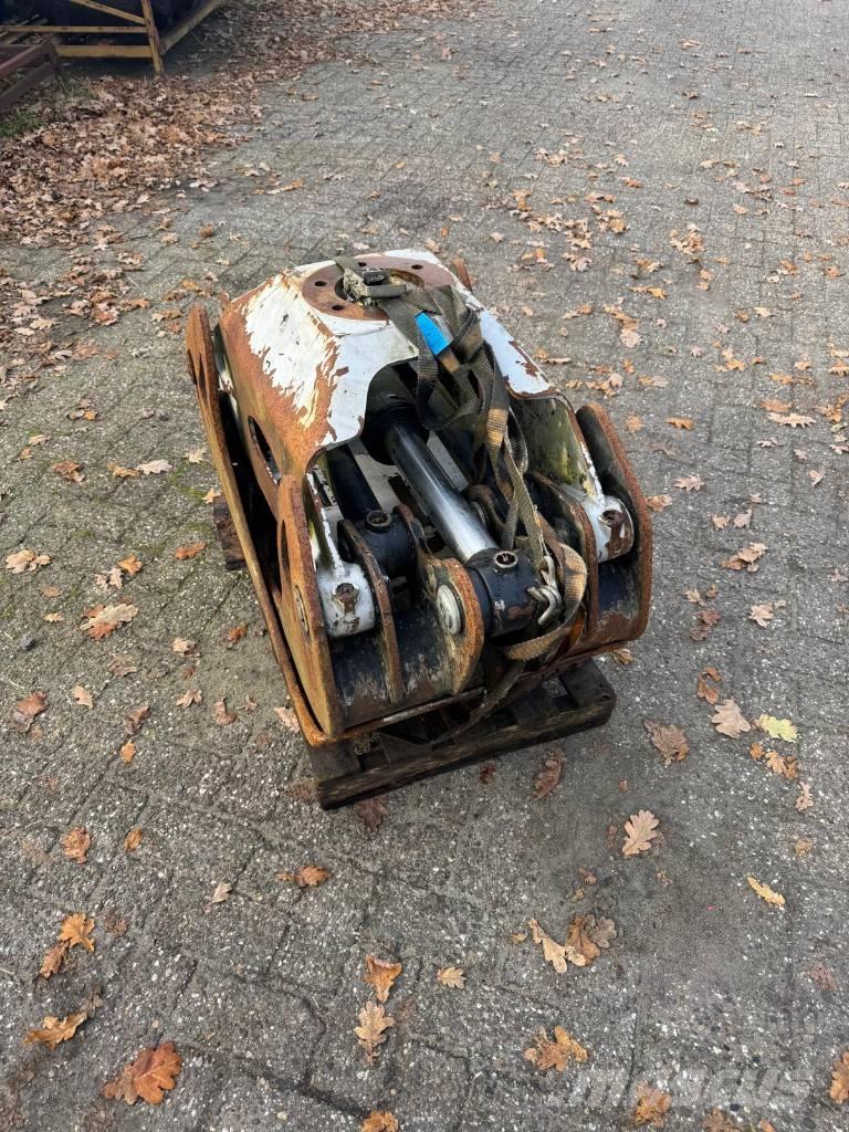 Komatsu G36 Cupe forestiere