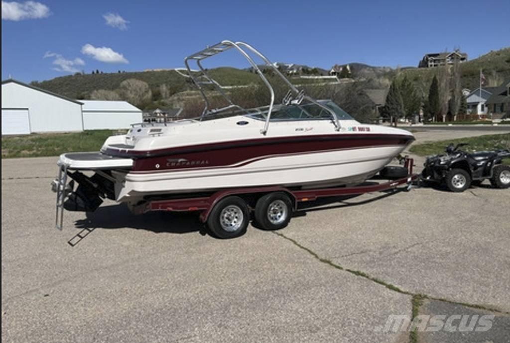  Chaparral 2330 SS Barje si pontoane