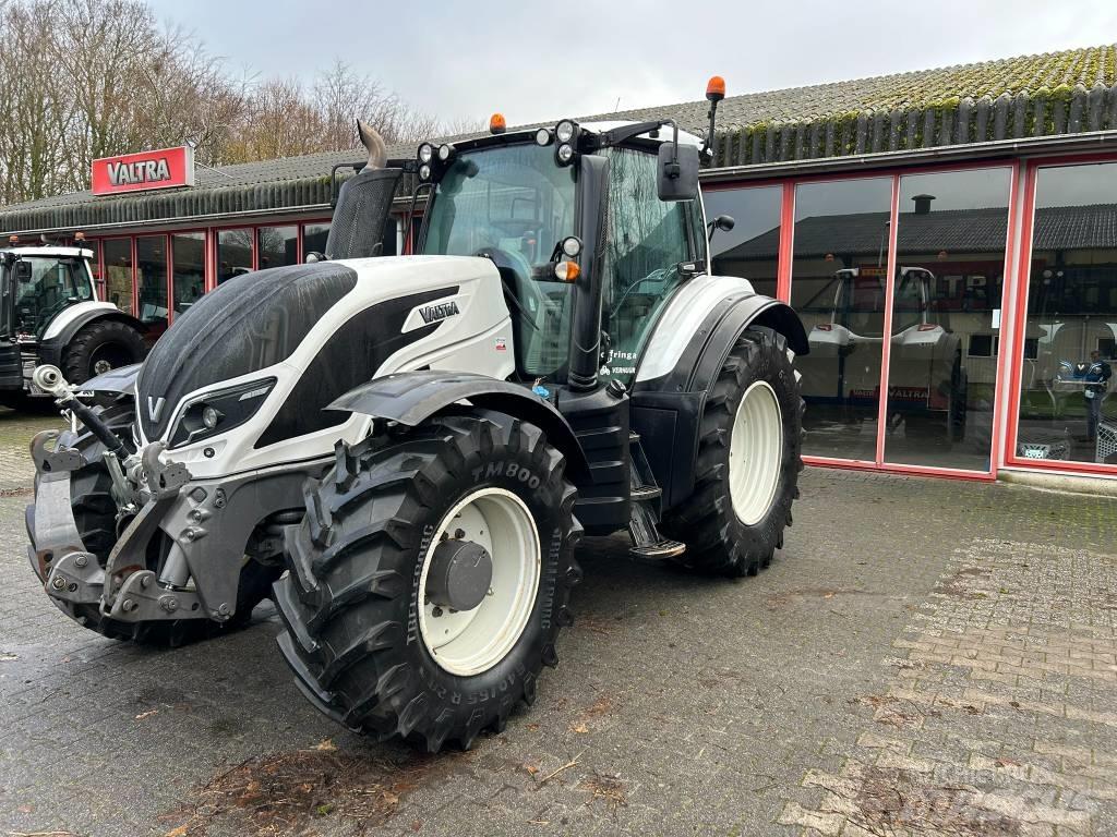 Valtra T154 Active Tractoare